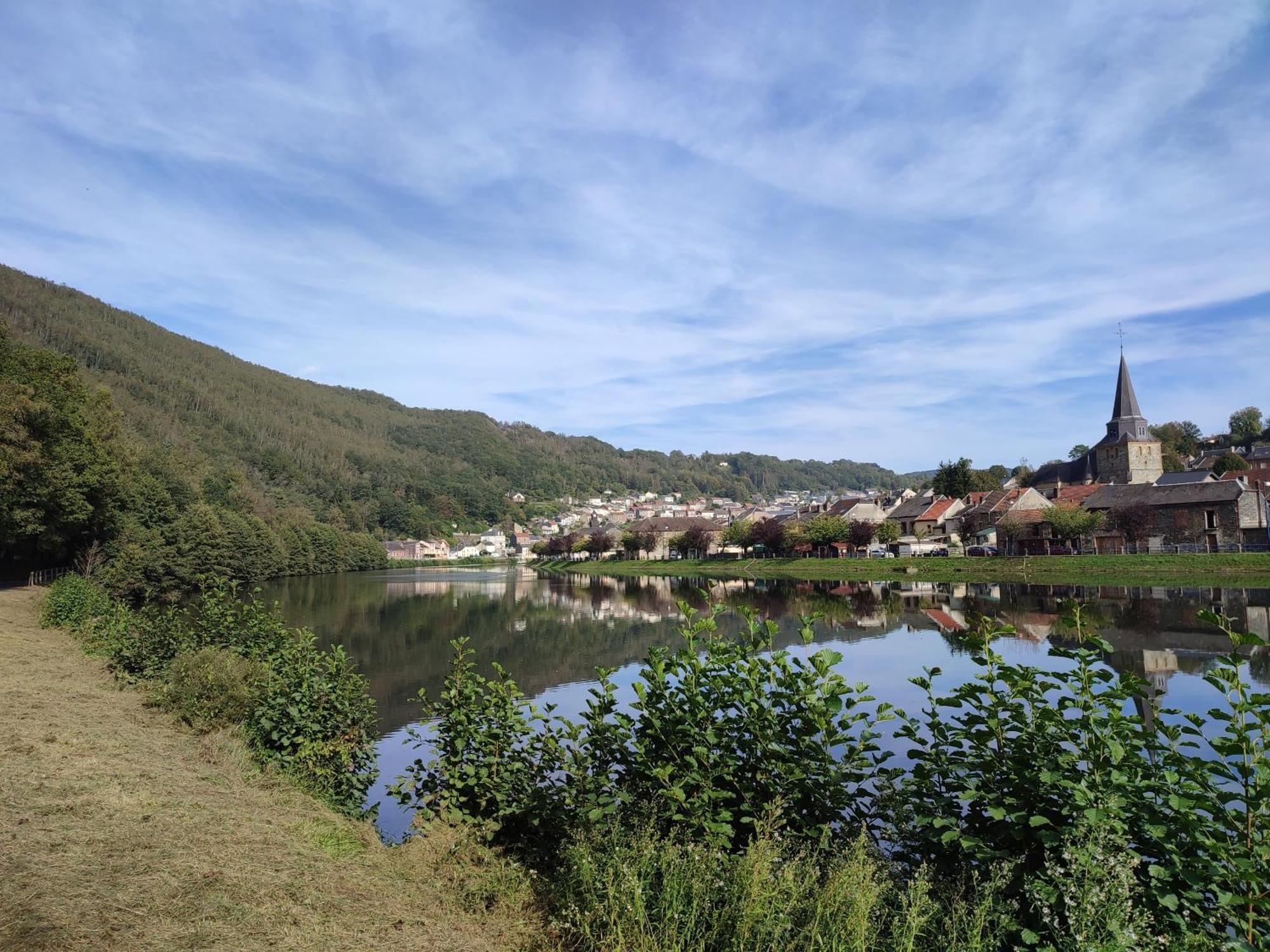 Entre Meuse Et Foret Revin Kültér fotó
