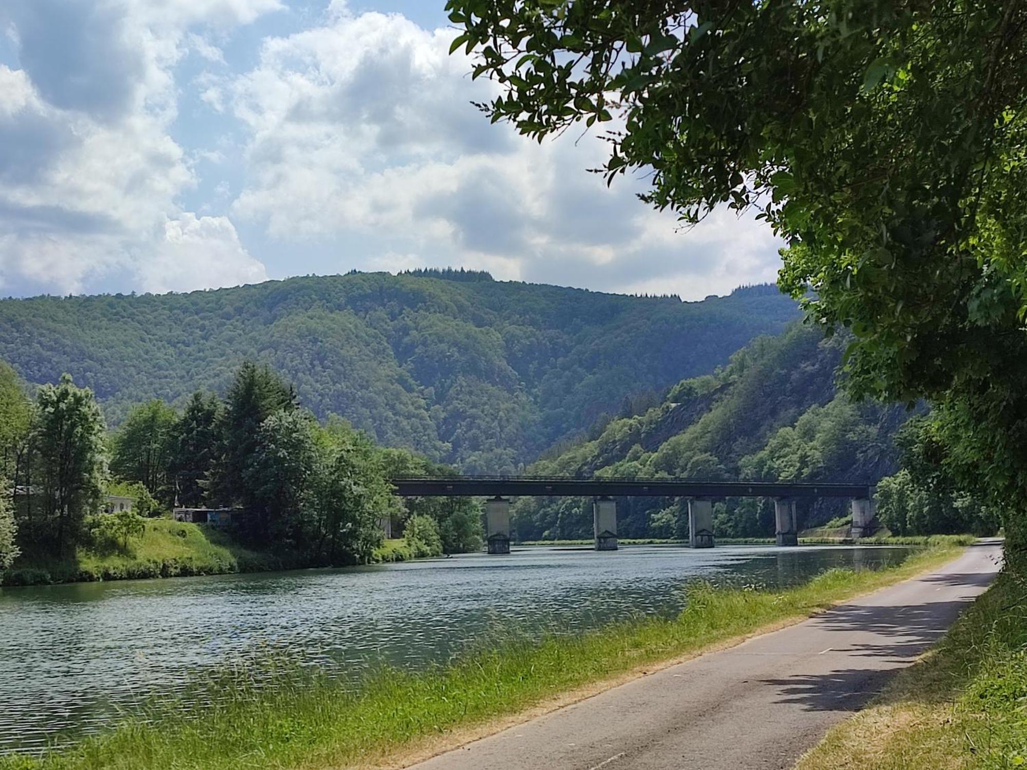 Entre Meuse Et Foret Revin Kültér fotó